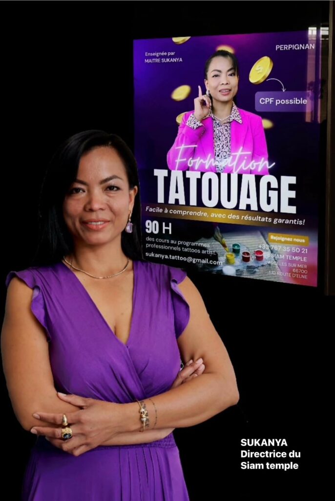 Tatouage complexe et détaillé en atelier Sukanya.